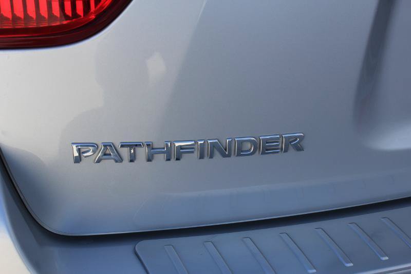 Used 2018 Nissan Pathfinder Platinum w/ Cargo Package FWD image 9
