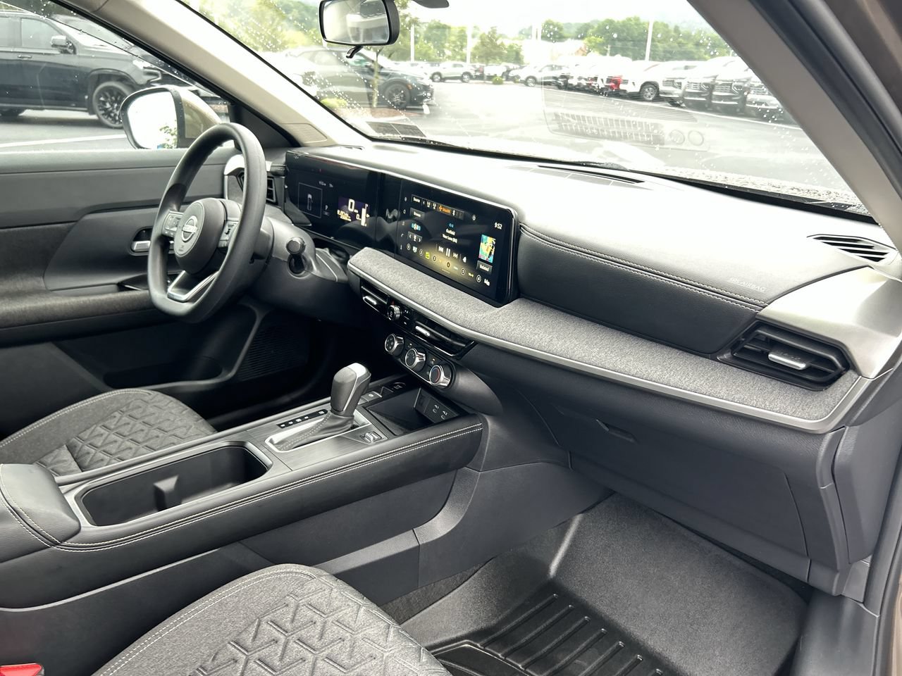 Used 2025 Nissan Kicks SV w/ Charging Package AWD/4WD image 15