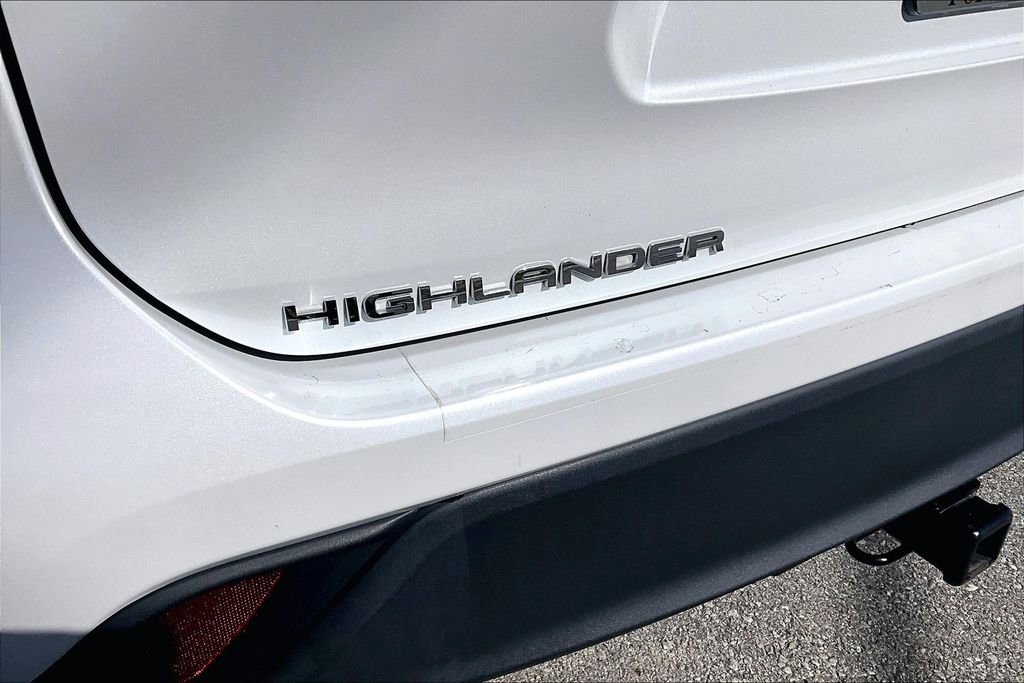 Used 2022 Toyota Highlander LE image 21
