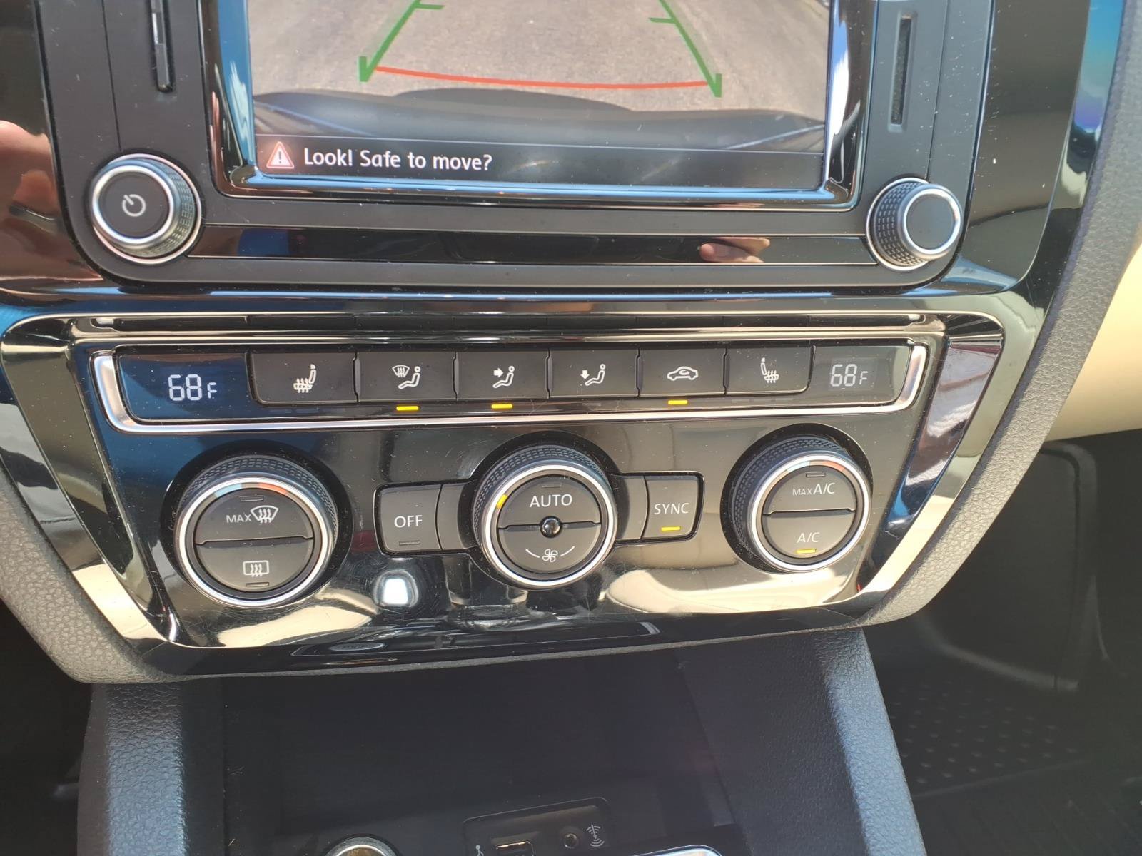 Used 2017 Volkswagen Jetta SEL FWD image 11