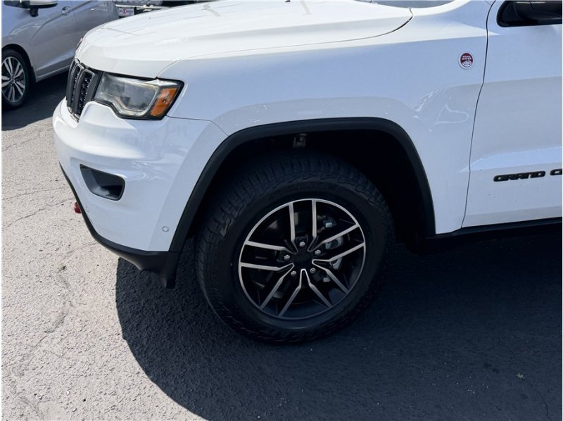 Used 2019 Jeep Grand Cherokee Trailhawk w/ Trailhawk Luxury Group AWD/4WD image 11