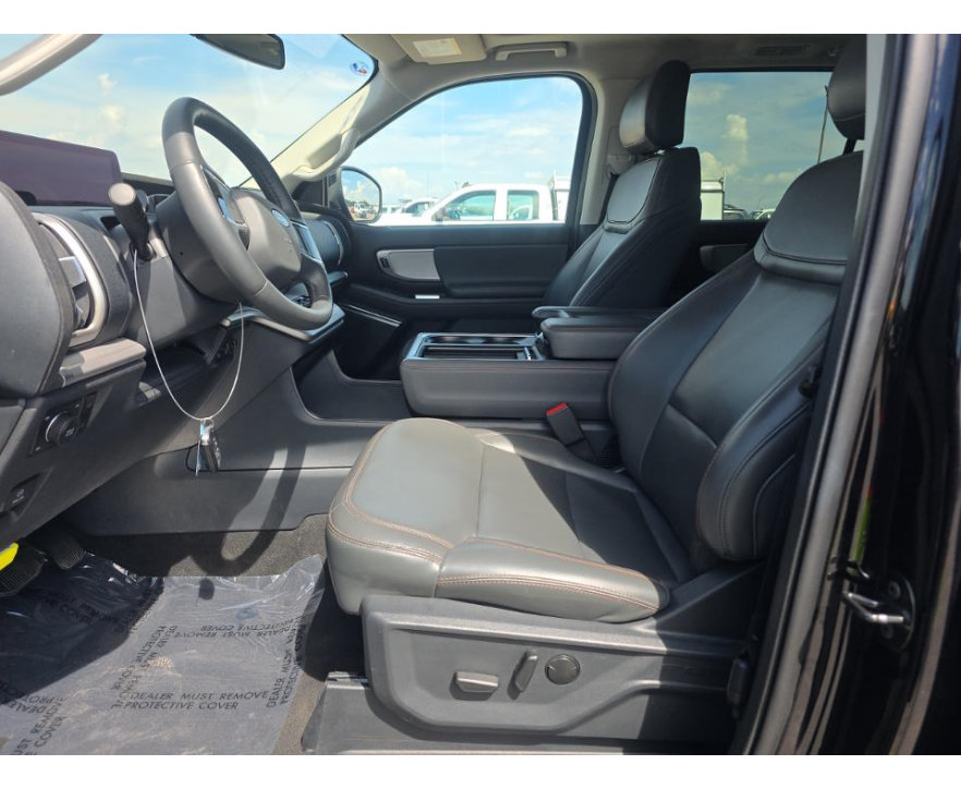 Used 2025 Ford Expedition Active AWD/4WD image 4