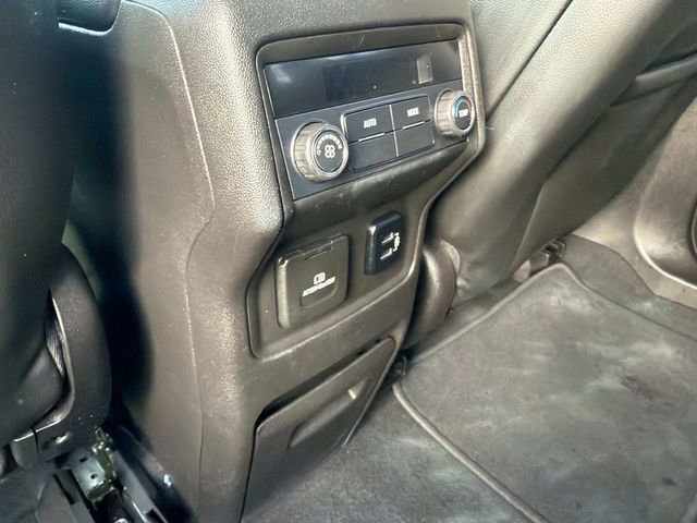 Used 2017 GMC Acadia SLT w/ LPO, Cargo Package FWD image 16