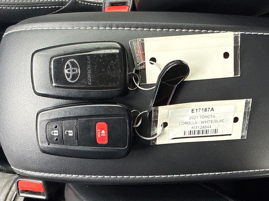 Used 2021 Toyota Corolla XSE FWD image 4