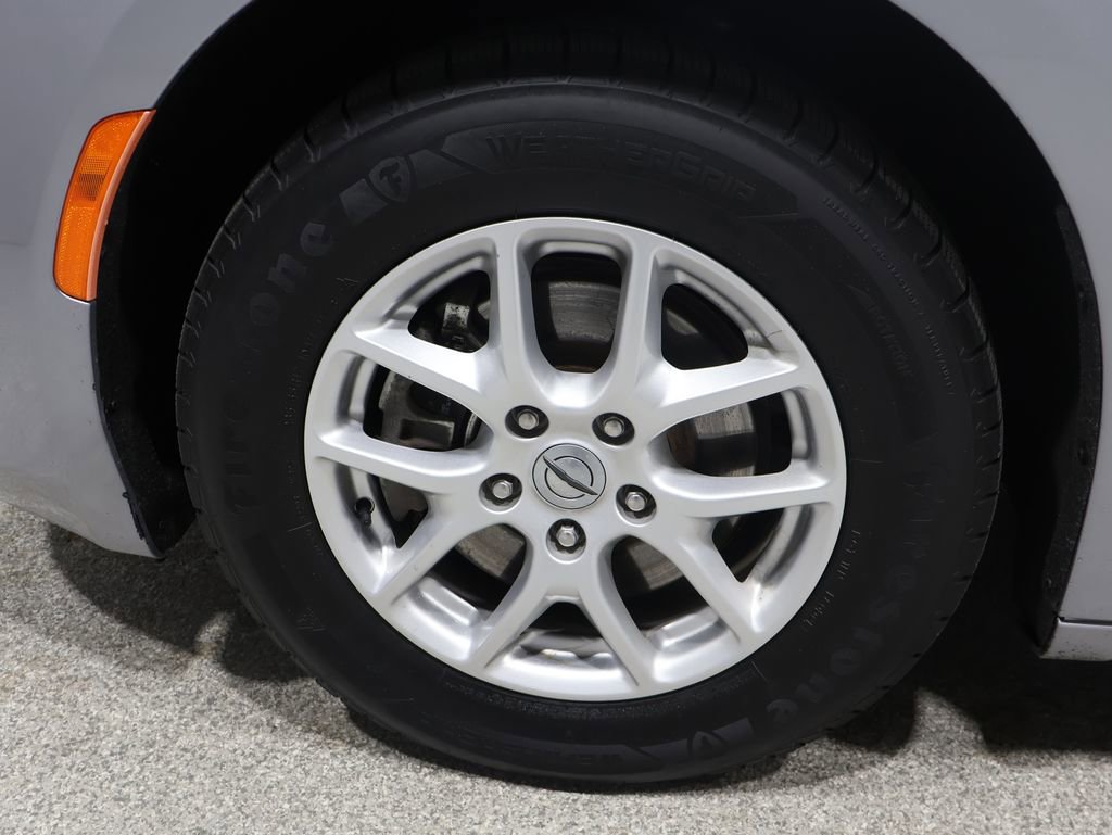 Used 2021 Chrysler Voyager LX image 14