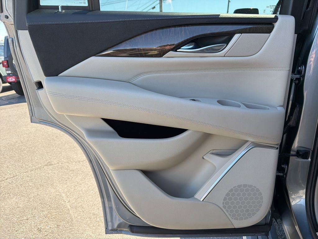 Used 2018 Cadillac Escalade Premium Luxury AWD/4WD image 22