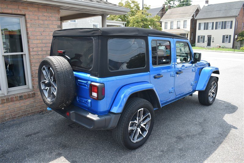 Used 2024 Jeep Wrangler Unlimited w/ Convenience Group AWD/4WD image 4
