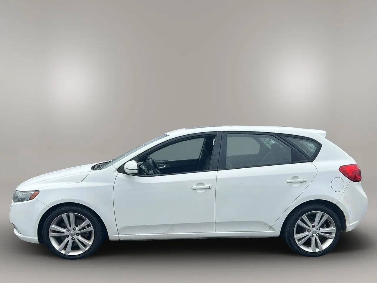 Used 2011 Kia Forte SX FWD image 4