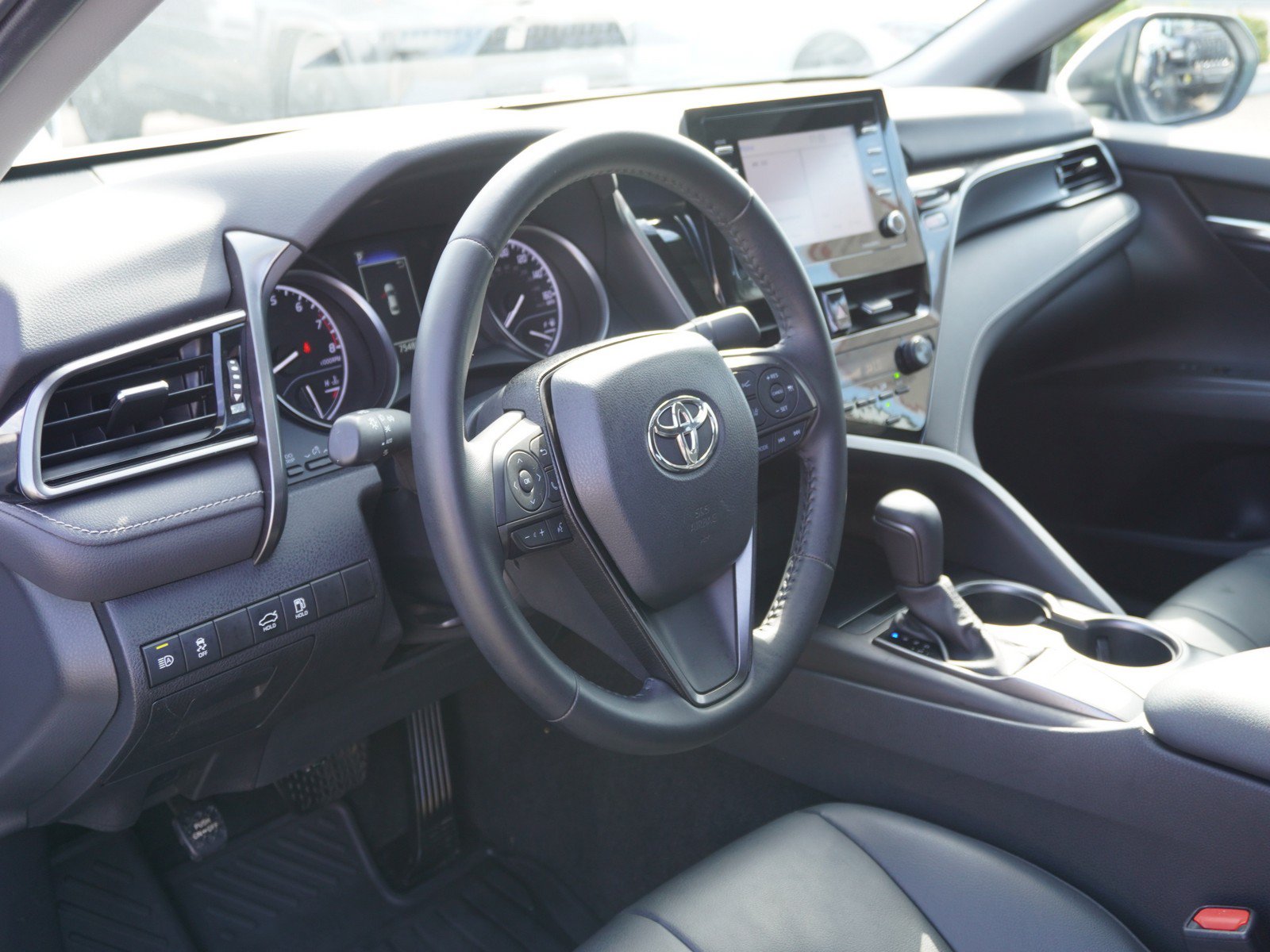Used 2023 Toyota Camry SE FWD image 17