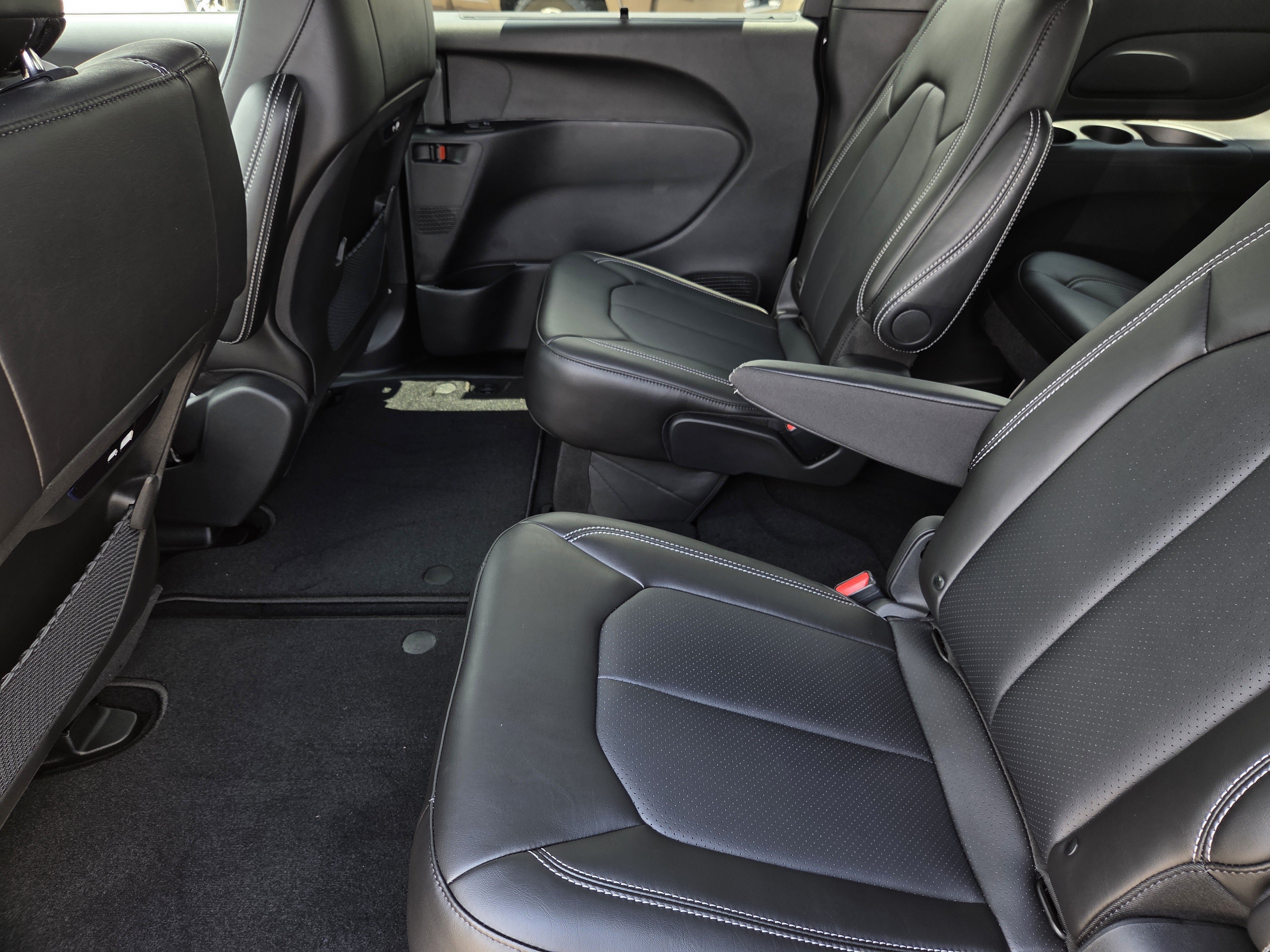 New 2026 Chrysler Pacifica Select w/ S Appearance Package FWD image 22