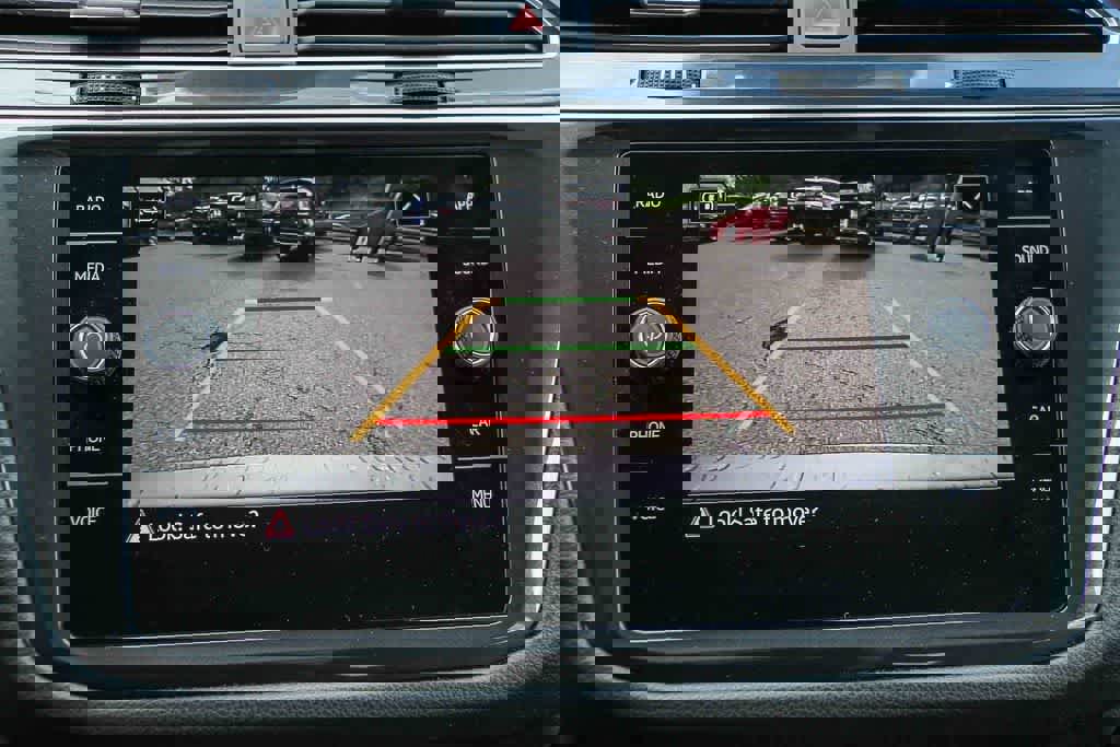 Used 2022 Volkswagen Tiguan SE w/ Panoramic Sunroof Package image 23