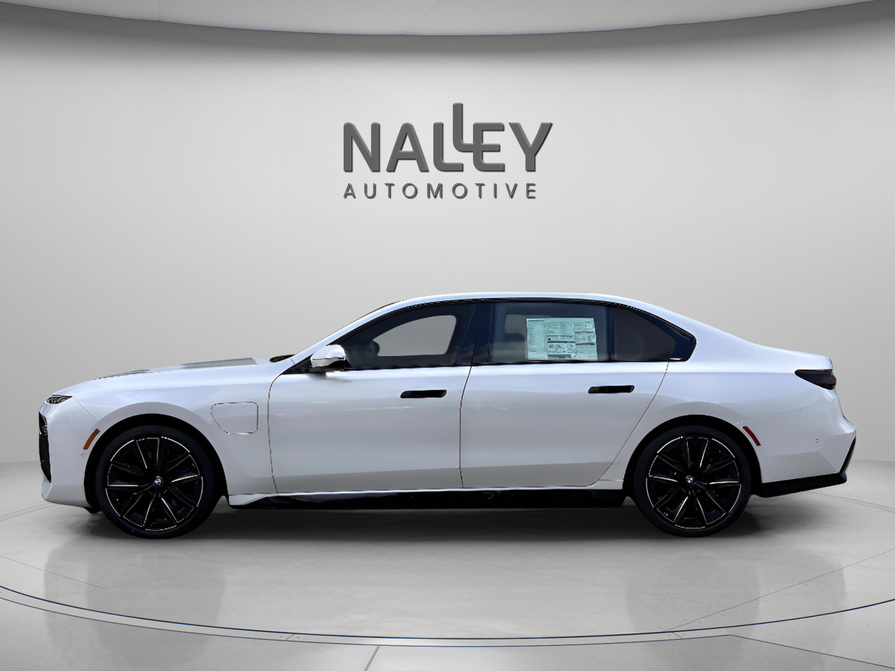 Used 2025 BMW 750e xDrive w/ Executive Package image 3