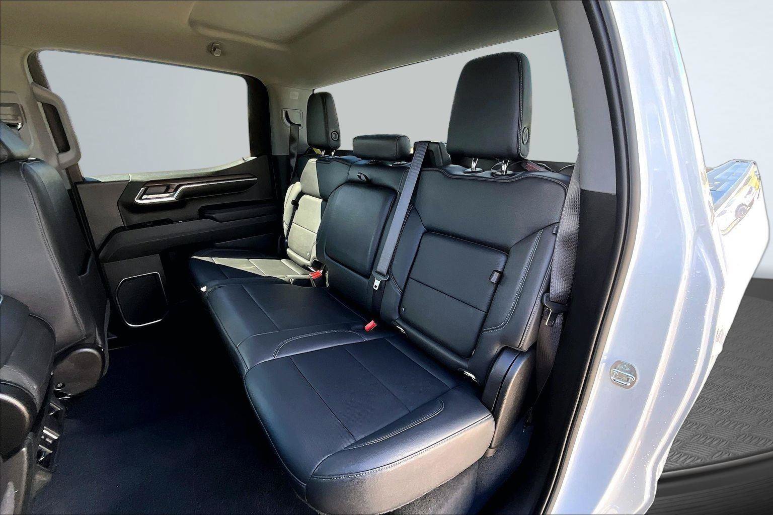 Used 2024 GMC Sierra 1500 SLT AWD/4WD image 26