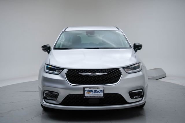 Used 2024 Chrysler Pacifica Touring-L image 11