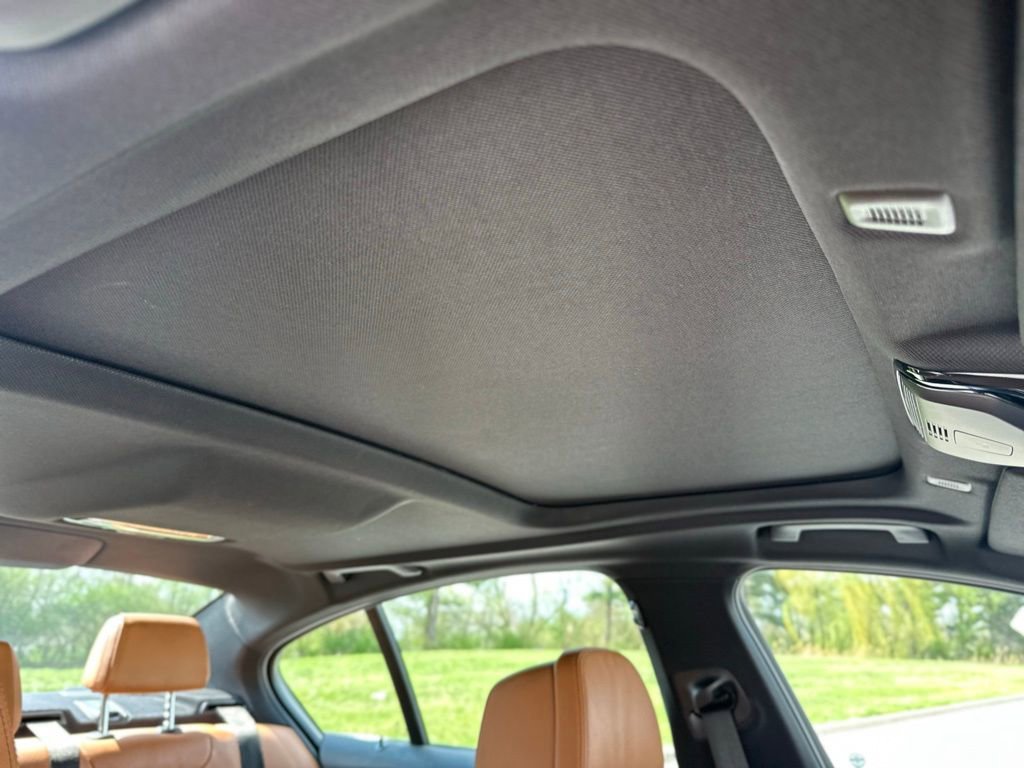 Used 2020 BMW M550i xDrive w/ Premium Package image 28