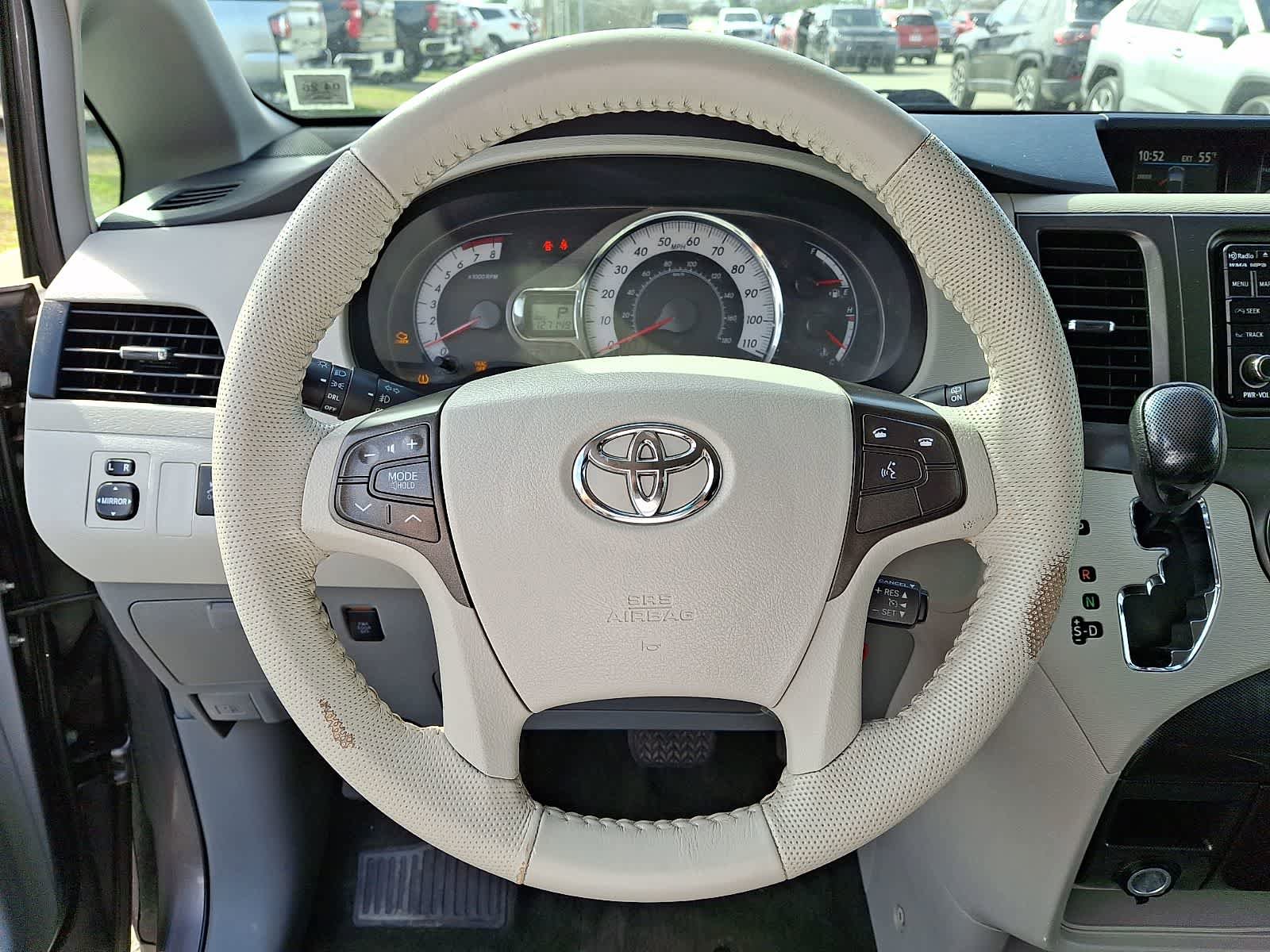 Used 2014 Toyota Sienna SE image 24
