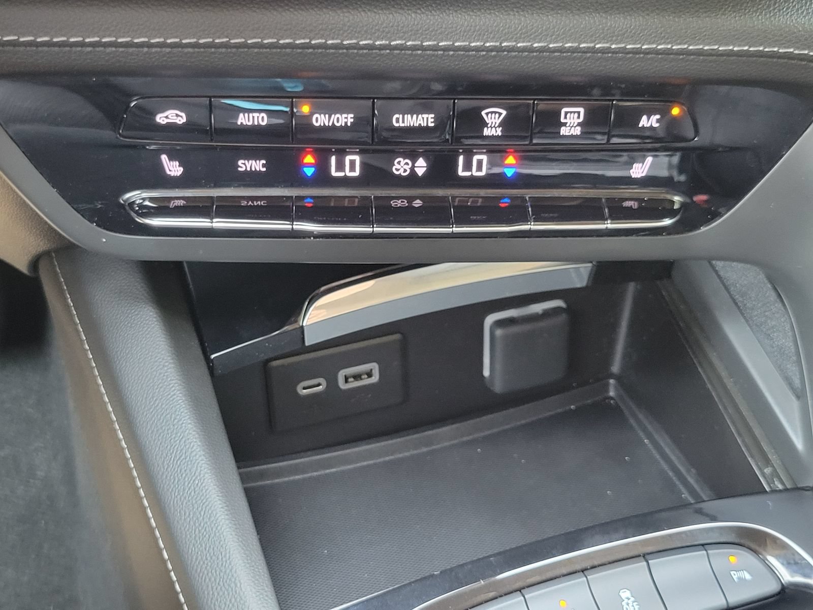 Used 2023 Buick Envision Essence AWD/4WD image 22