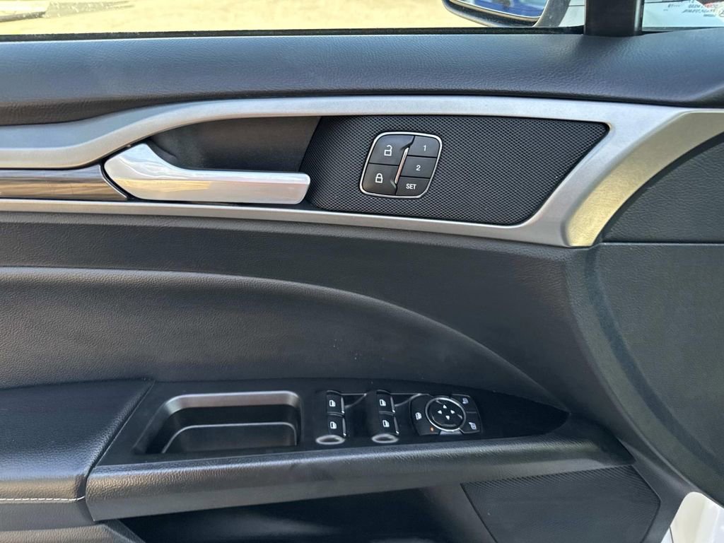 Used 2020 Ford Fusion SEL FWD image 21