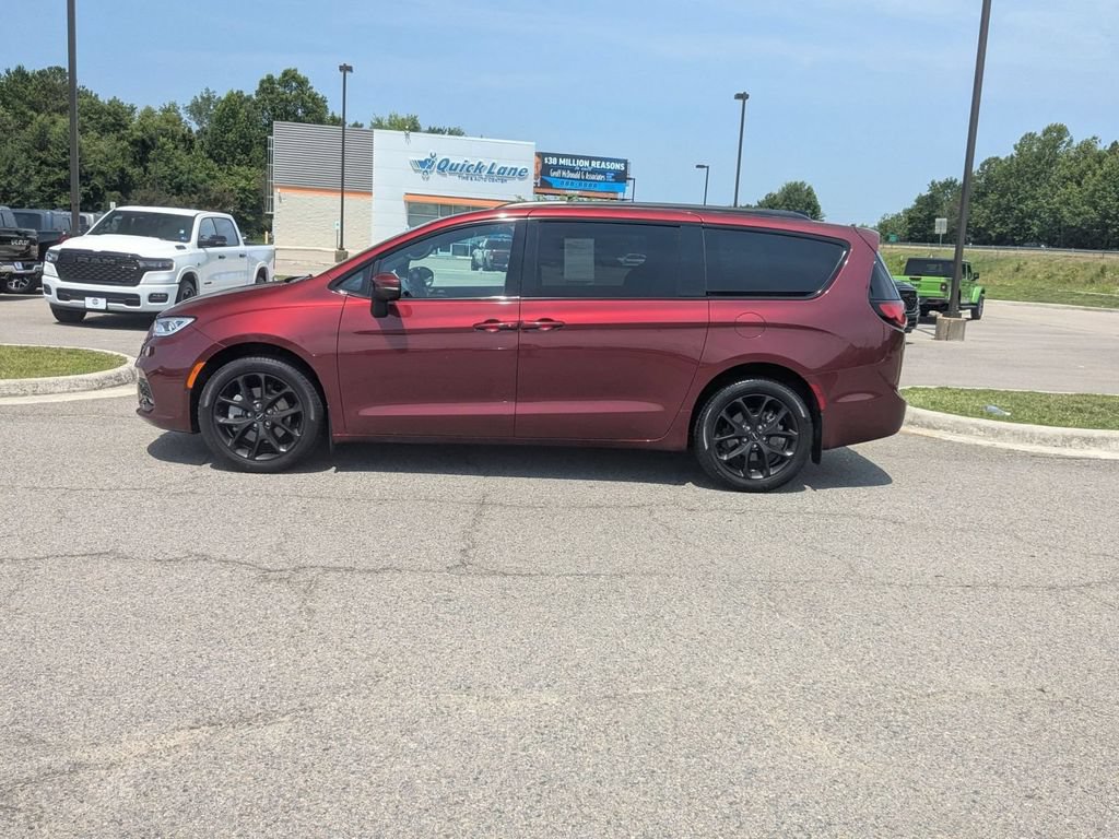 Used 2023 Chrysler Pacifica Touring-L w/ S Appearance Package AWD/4WD video 2