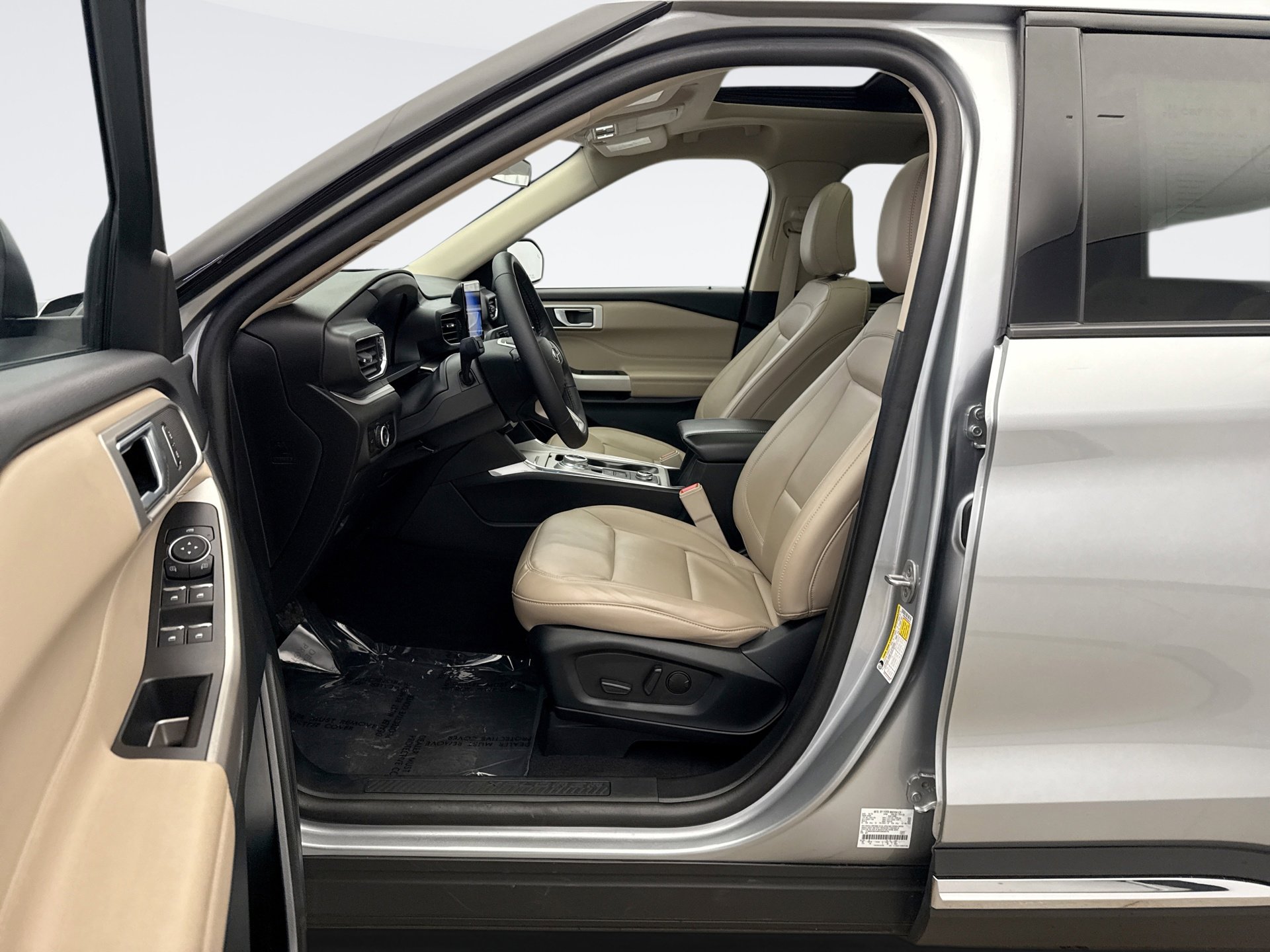 Used 2023 Ford Explorer XLT w/ Equipment Group 202A image 10