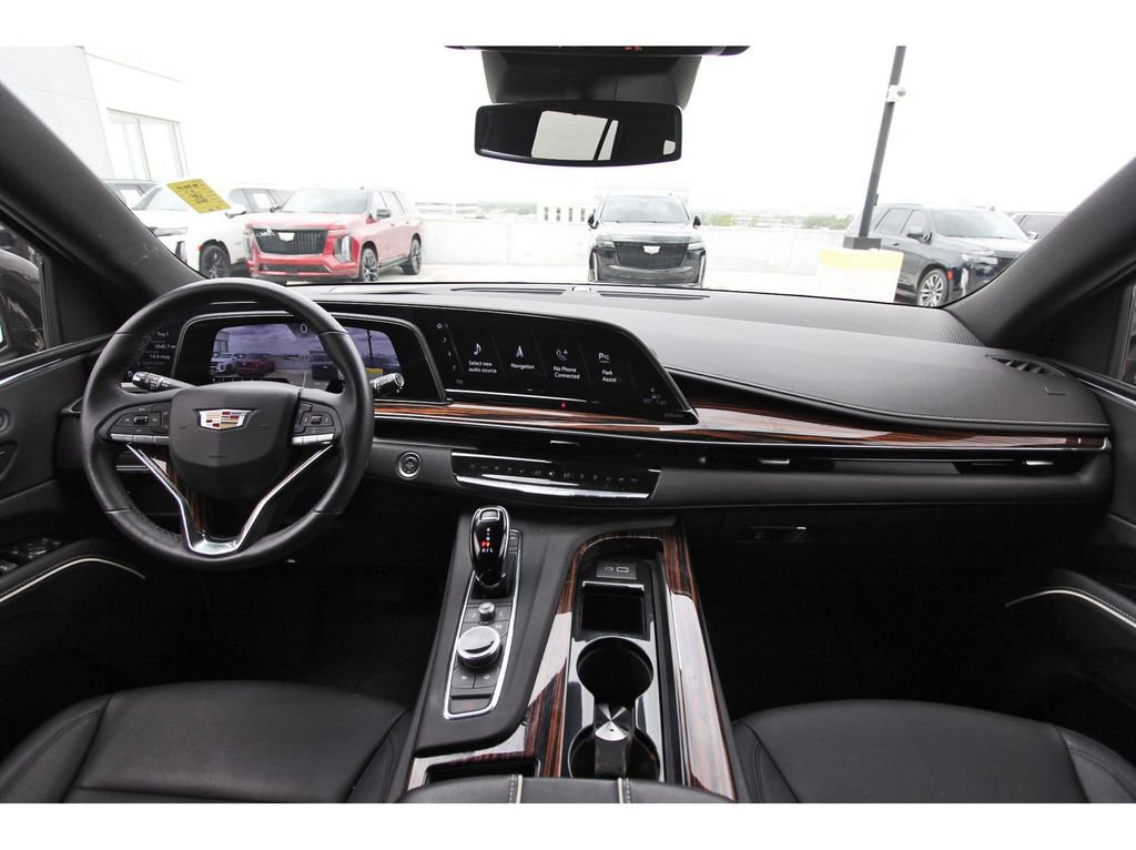 Used 2024 Cadillac Escalade Luxury RWD image 9