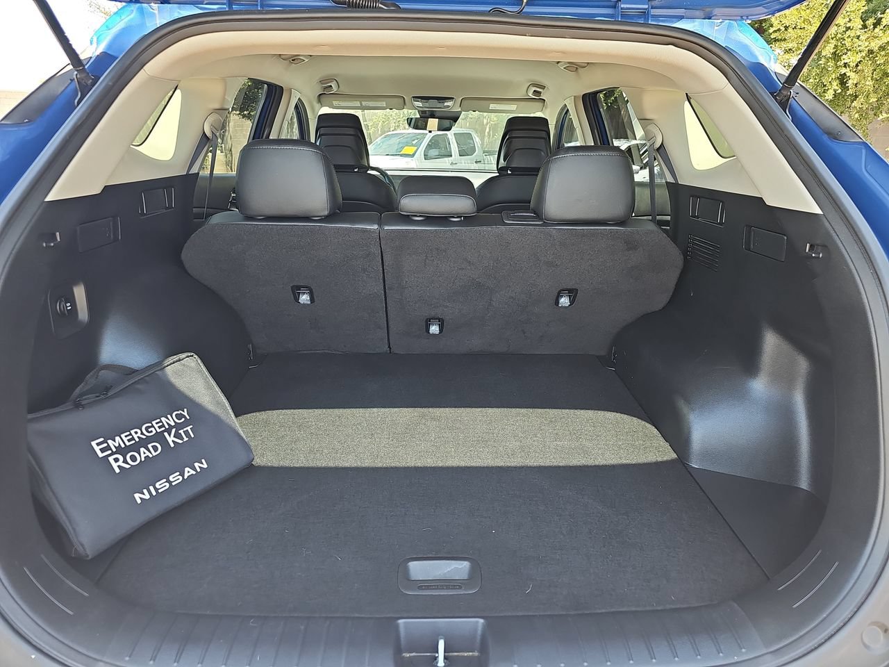 Used 2025 Kia Sportage EX FWD image 12