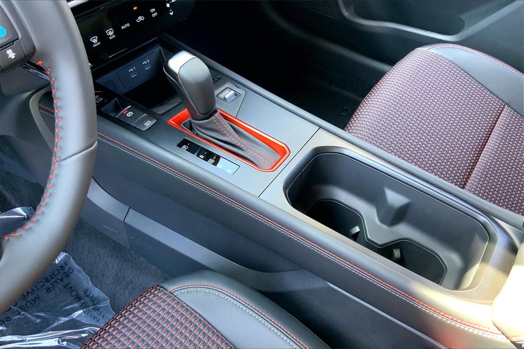 New 2025 Nissan Kicks SR image 8