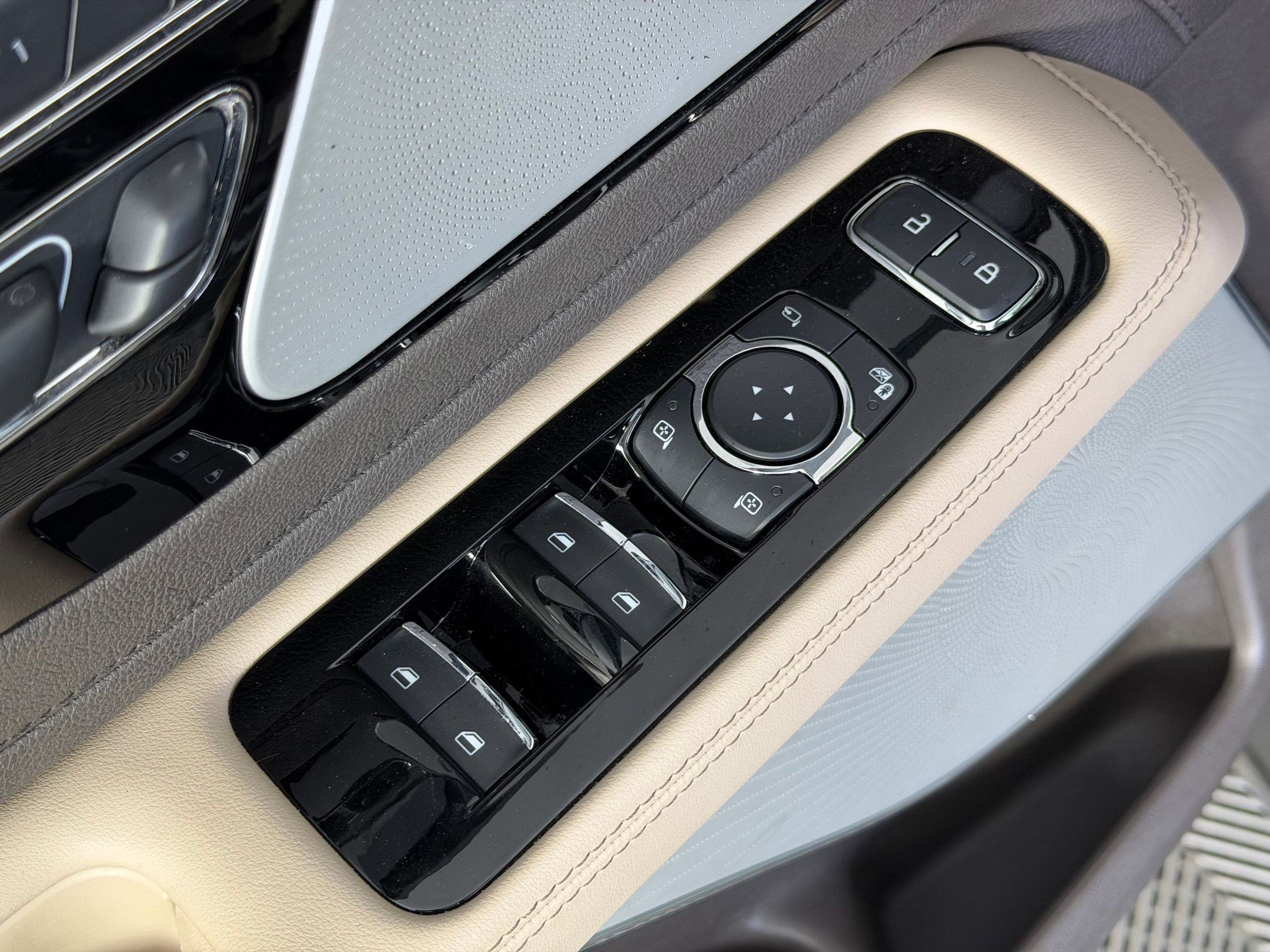 Used 2022 Lincoln Aviator Reserve w/ Equipment Group 201A AWD/4WD image 20