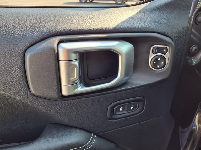 Used 2018 Jeep Wrangler Unlimited Sahara AWD/4WD image 38