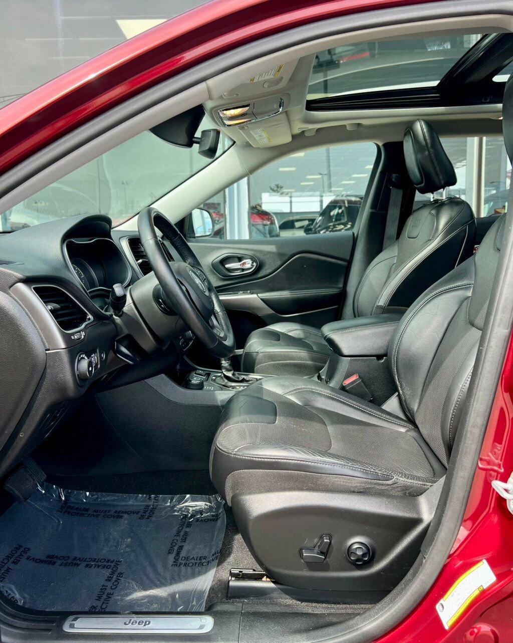 Used 2019 Jeep Cherokee Limited w/ Technology Group image 14