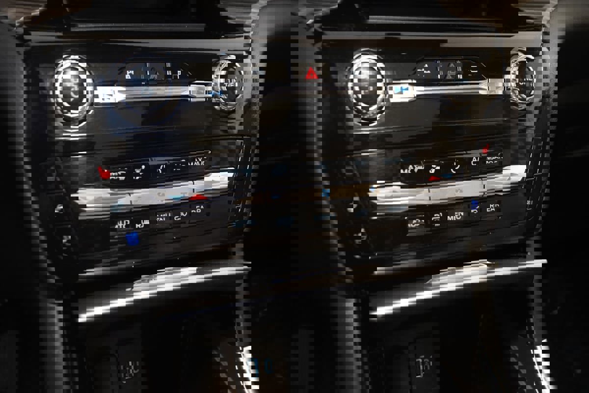 Used 2021 Ford Explorer Limited w/ Equipment Group 301A image 31