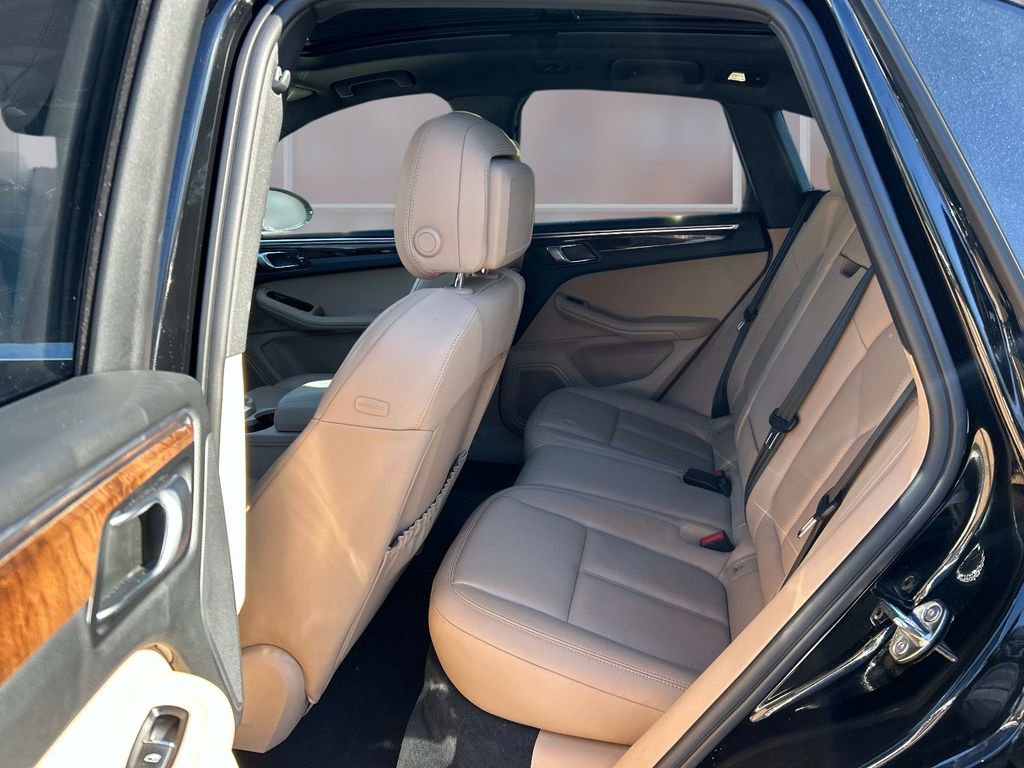 Used 2023 Porsche Macan Turbo image 12