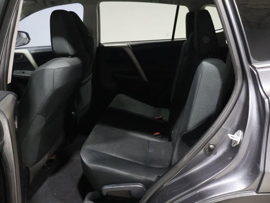 Used 2016 Toyota RAV4 LE image 17