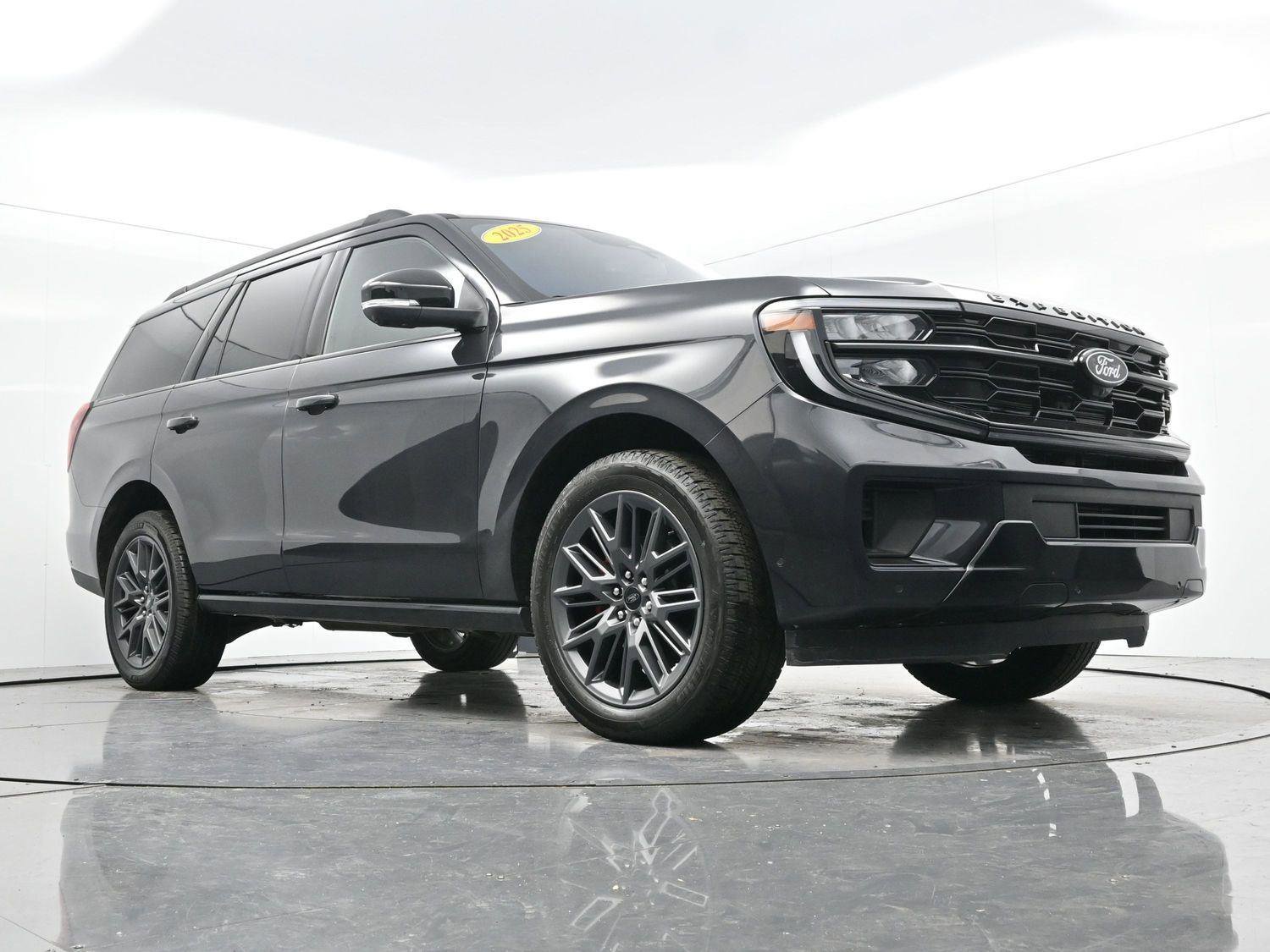 Used 2025 Ford Expedition Platinum w/ Stealth Performance Package image 57