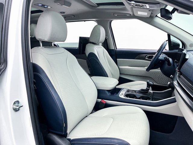 Used 2025 Kia Carnival SX Prestige image 41