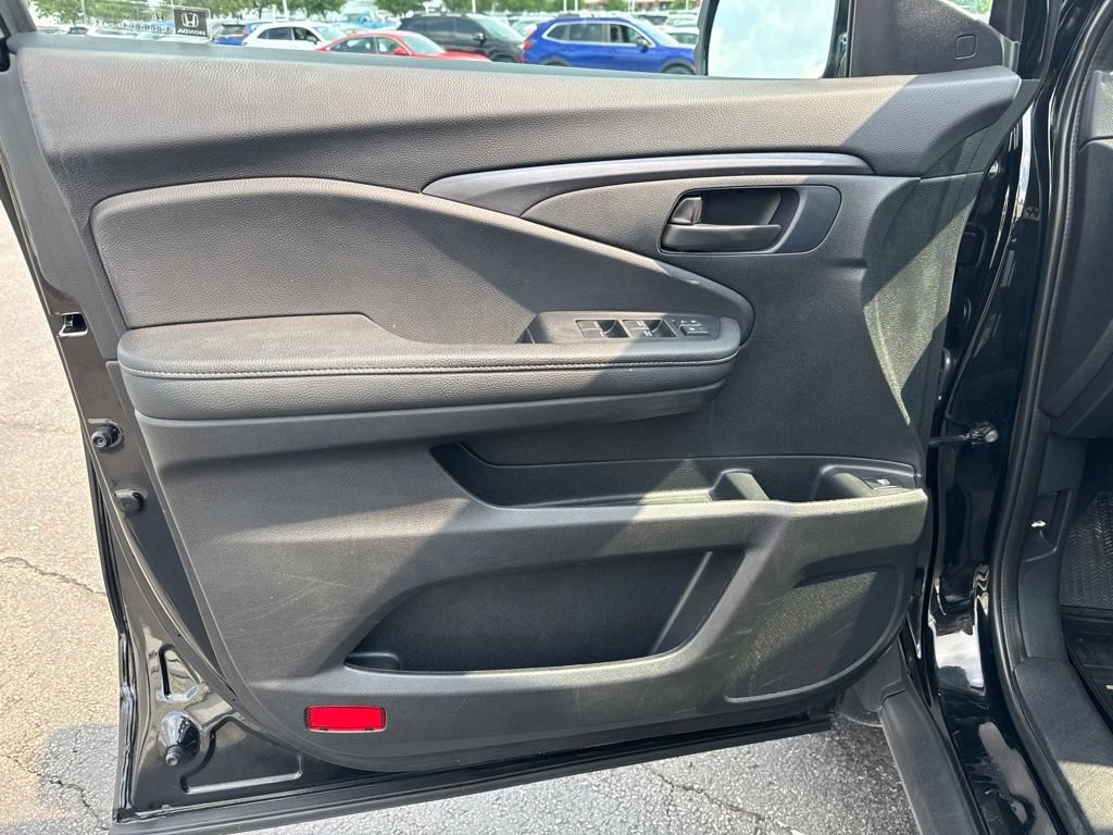 Used 2025 Honda Ridgeline Sport image 30