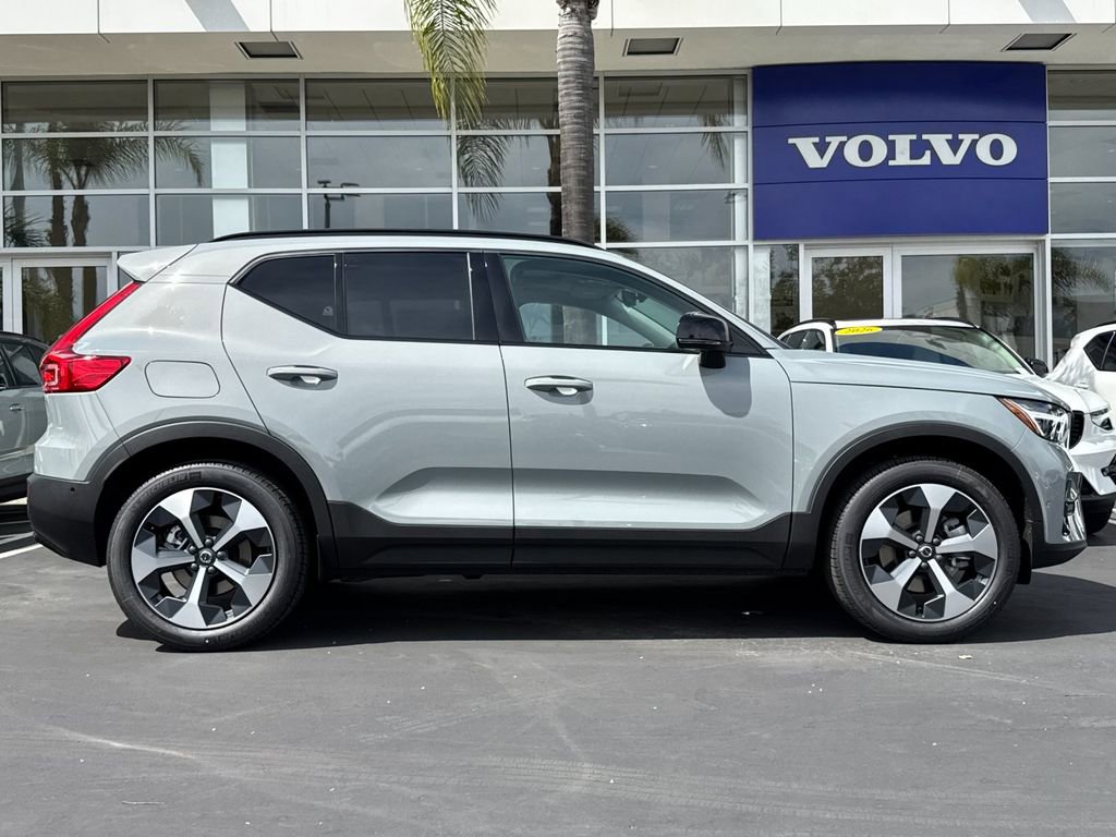 New 2026 Volvo XC40 B5 Plus w/ Protection Package Premier image 6