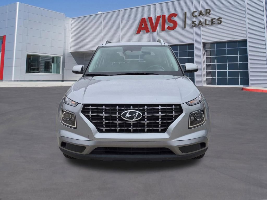 Used 2025 Hyundai Venue SEL FWD image 2