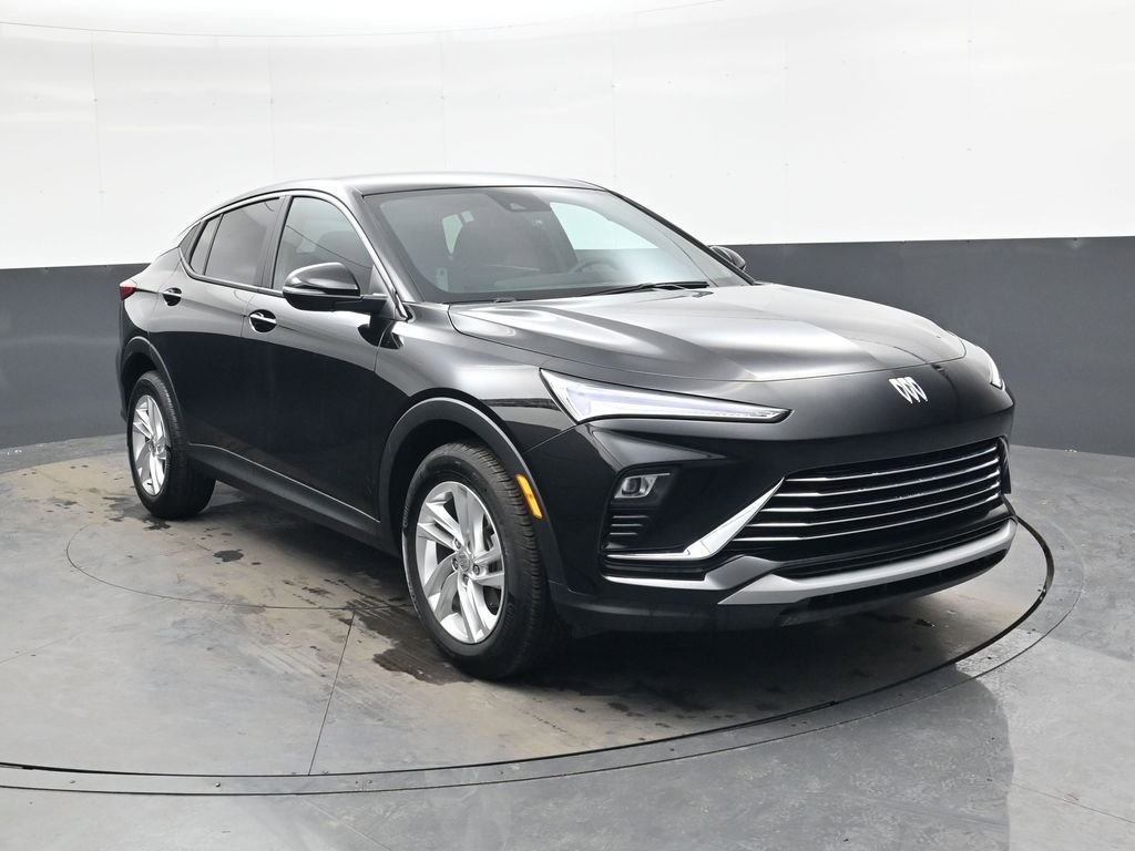 Used 2025 Buick Envista Preferred w/ Advanced Safety Package image 2