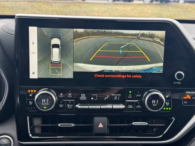 Used 2024 Toyota Highlander Platinum image 28