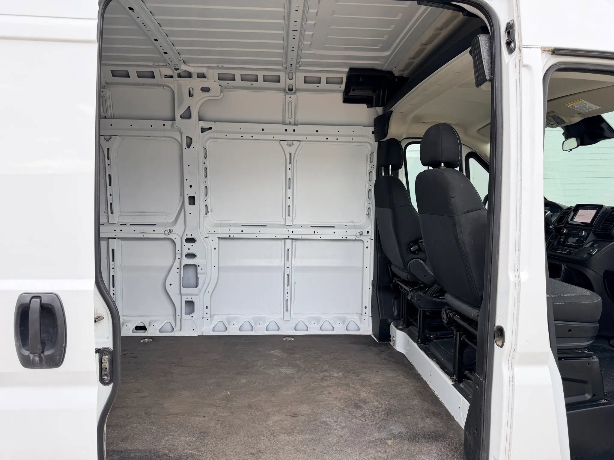 Used 2023 RAM ProMaster 2500 image 16