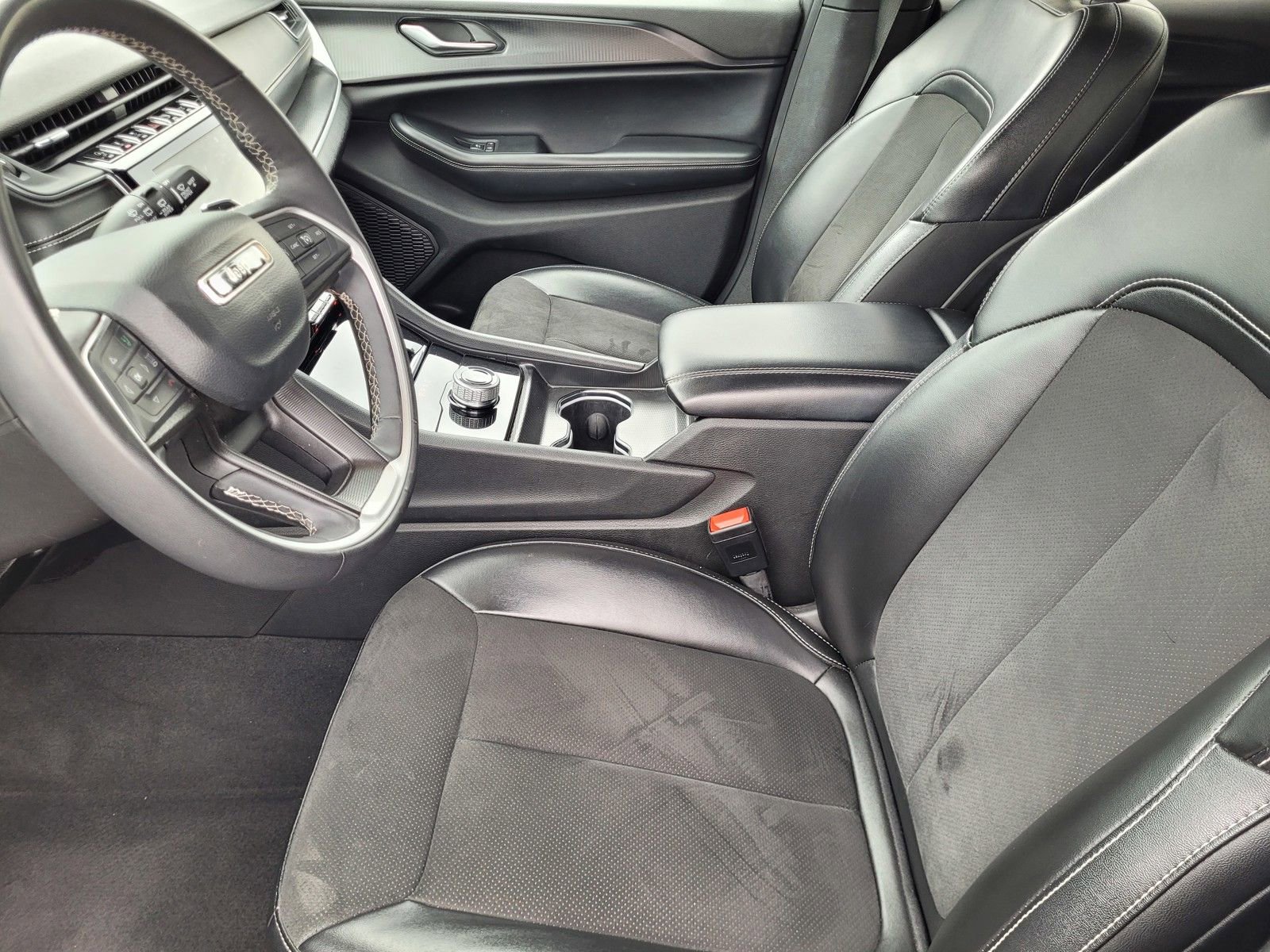 Used 2024 Jeep Grand Cherokee Altitude AWD/4WD image 16