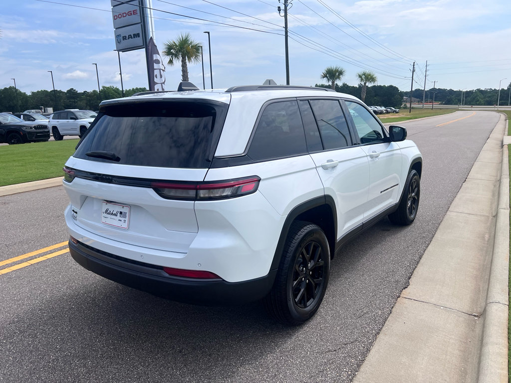 New 2026 Jeep Grand Cherokee Altitude AWD/4WD image 5