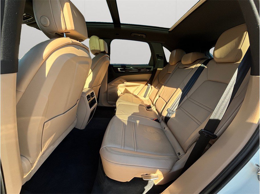 Used 2019 Porsche Cayenne w/ Premium Package AWD/4WD image 41