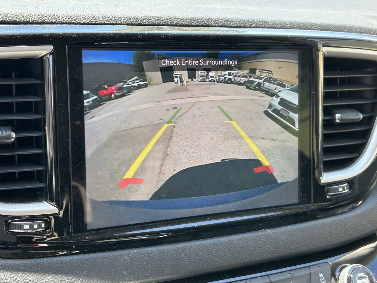Used 2023 Chrysler Pacifica Touring-L FWD image 8