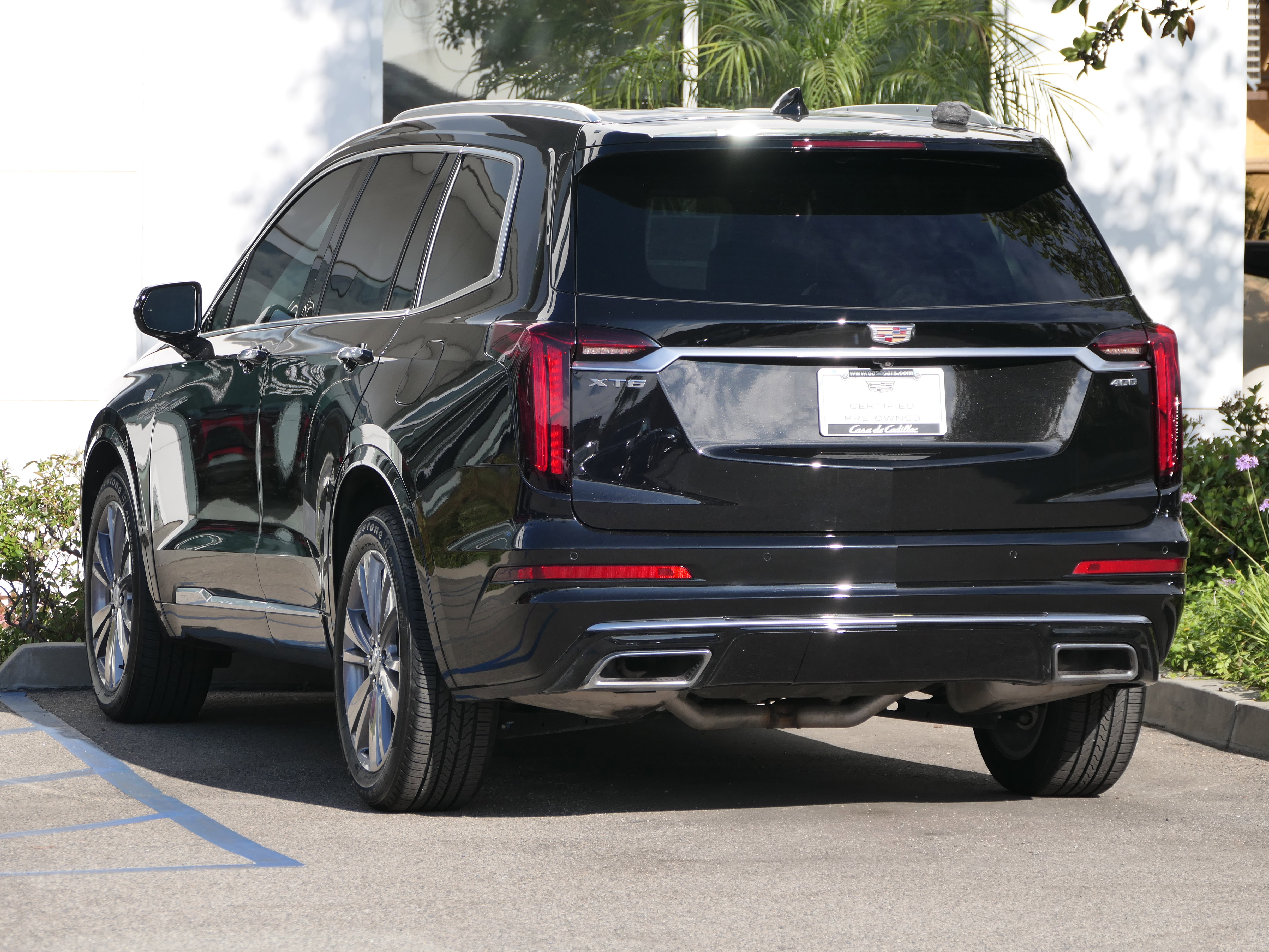 Certified 2024 Cadillac XT6 Premium Luxury FWD image 3