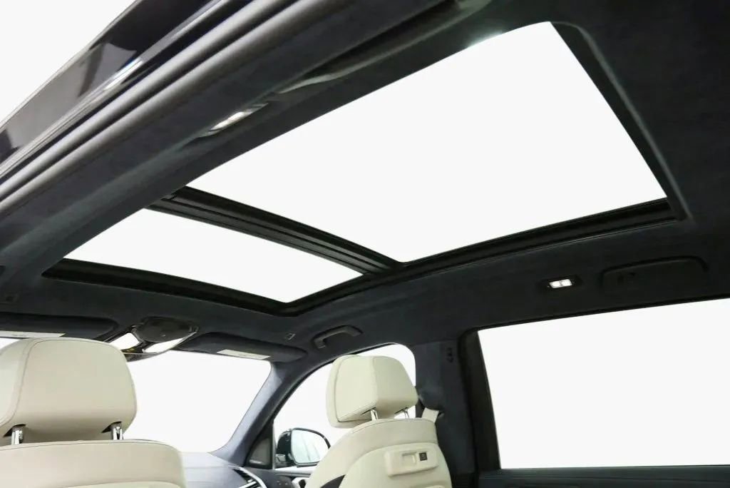 Used 2022 BMW X7 M50i image 26