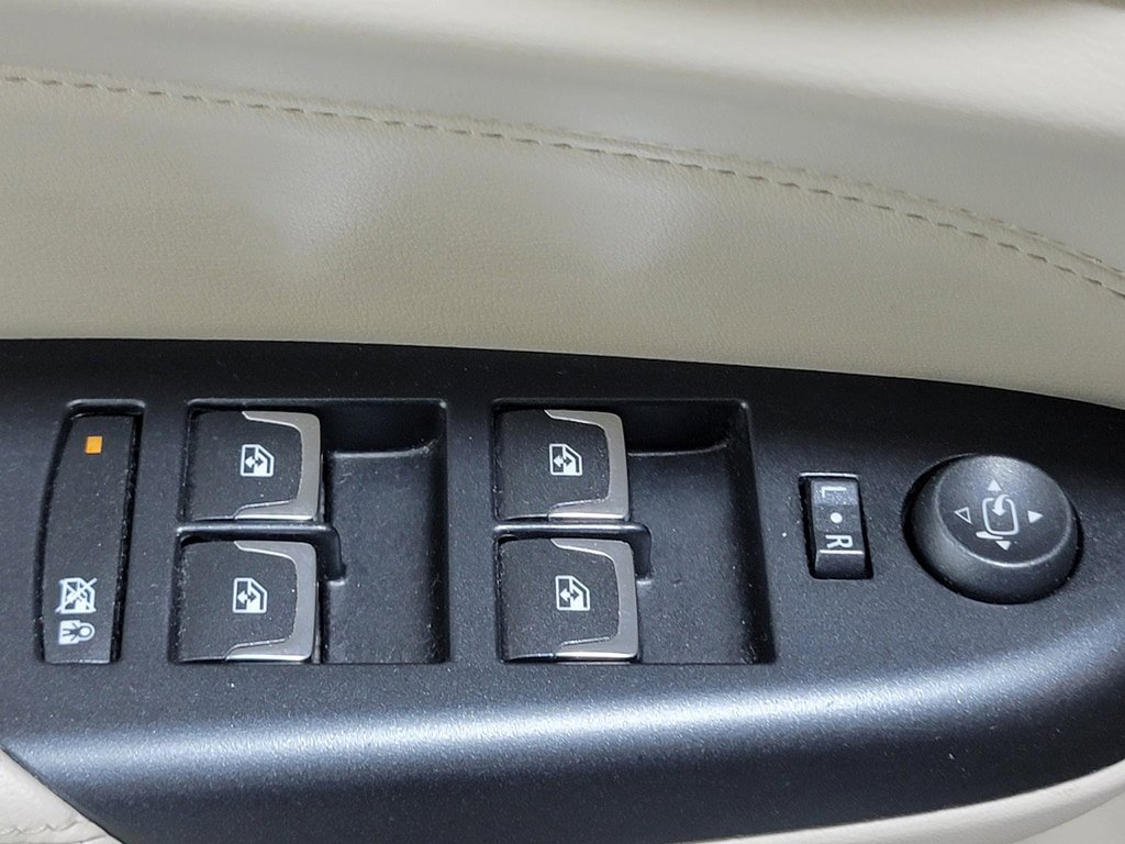 Used 2015 Cadillac SRX Luxury FWD image 29