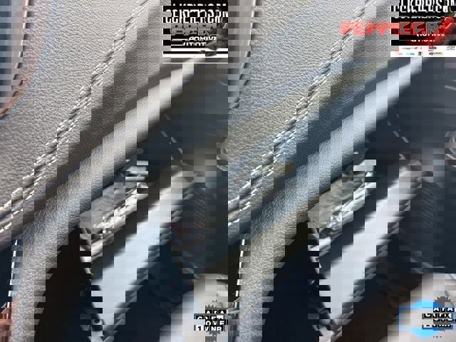 Used 2026 Chrysler Pacifica Select image 16