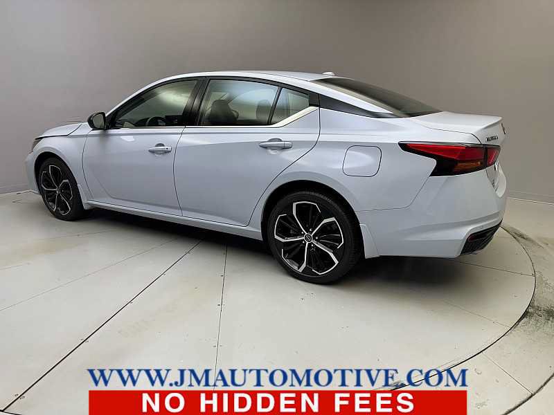 Used 2024 Nissan Altima 2.5 SR w/ SR Premium Package AWD/4WD image 3